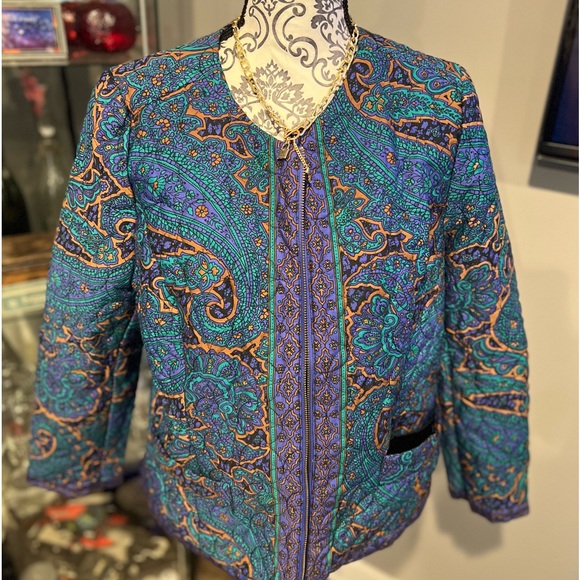 MWOT Isaac Mizrahi Live! Patterned quilted crop blazer. - Picture 3 of 10